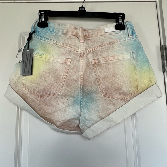 New with Tags!! Blank NYC TieDye Denim Short - Picture 2 of 4